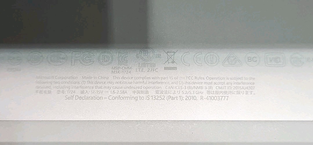Microsoft 1724 Surface Pro 4 128G with Keyboard – FOR PARTS-BAD BATTERY