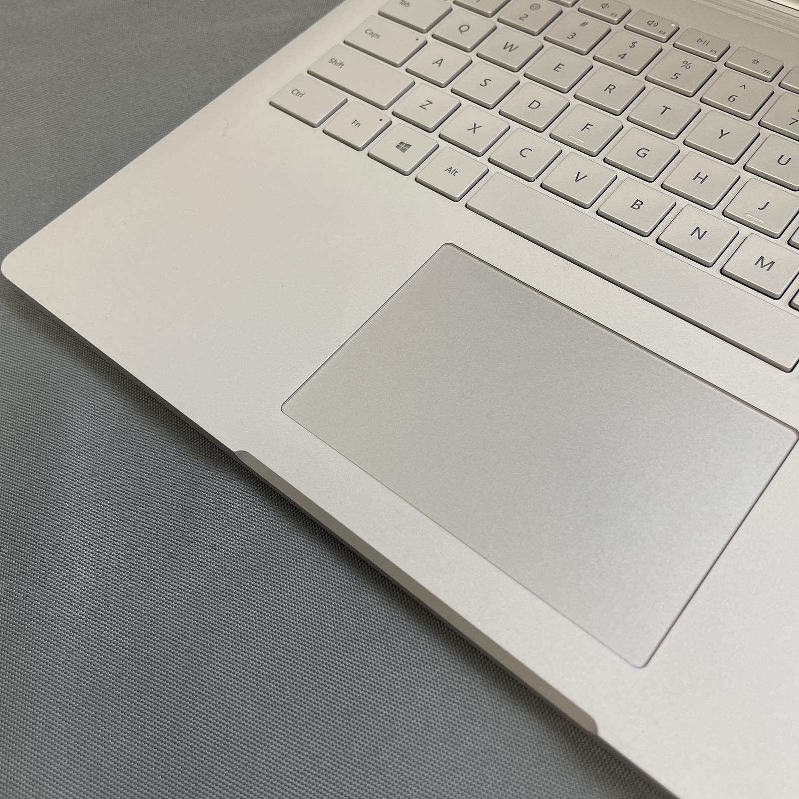 Microsoft Surface Book 3 13.5″, i7-1065G7, 32GB, 1TB NVMe, WIn 11 | Grade B/C