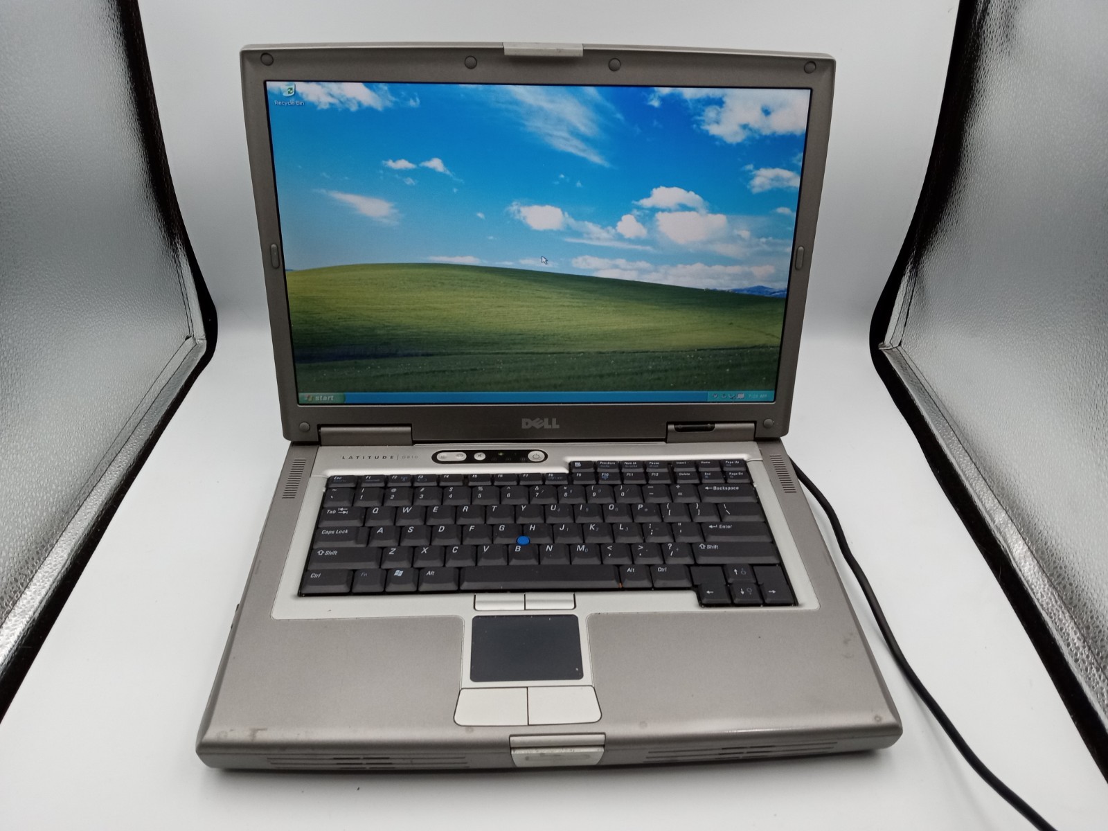Dell Latitude D810 Intel Pentium 2GB RAM 60GB HDD Windows XP – READ -RR