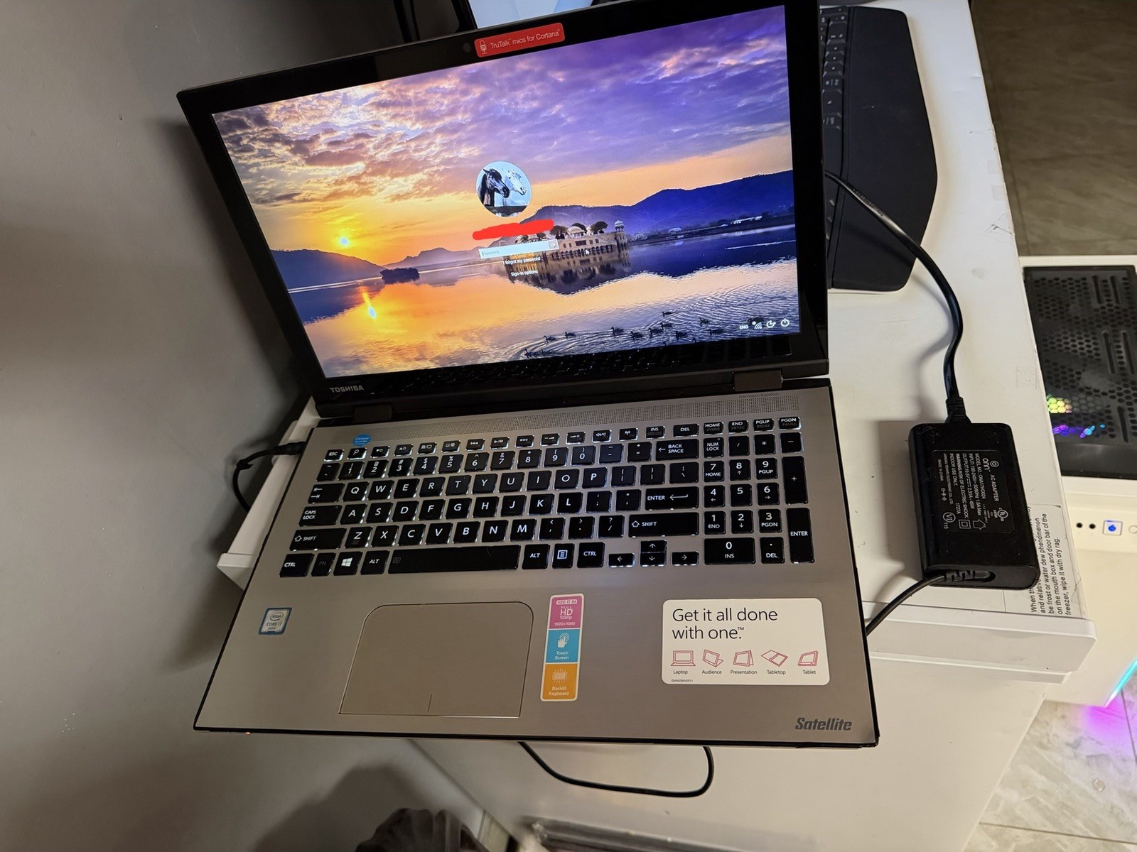 Toshiba Laptop Intel i7-6500U 2.50GHz 8GB RAM 1TB HDD Powers On No Charger AS-IS