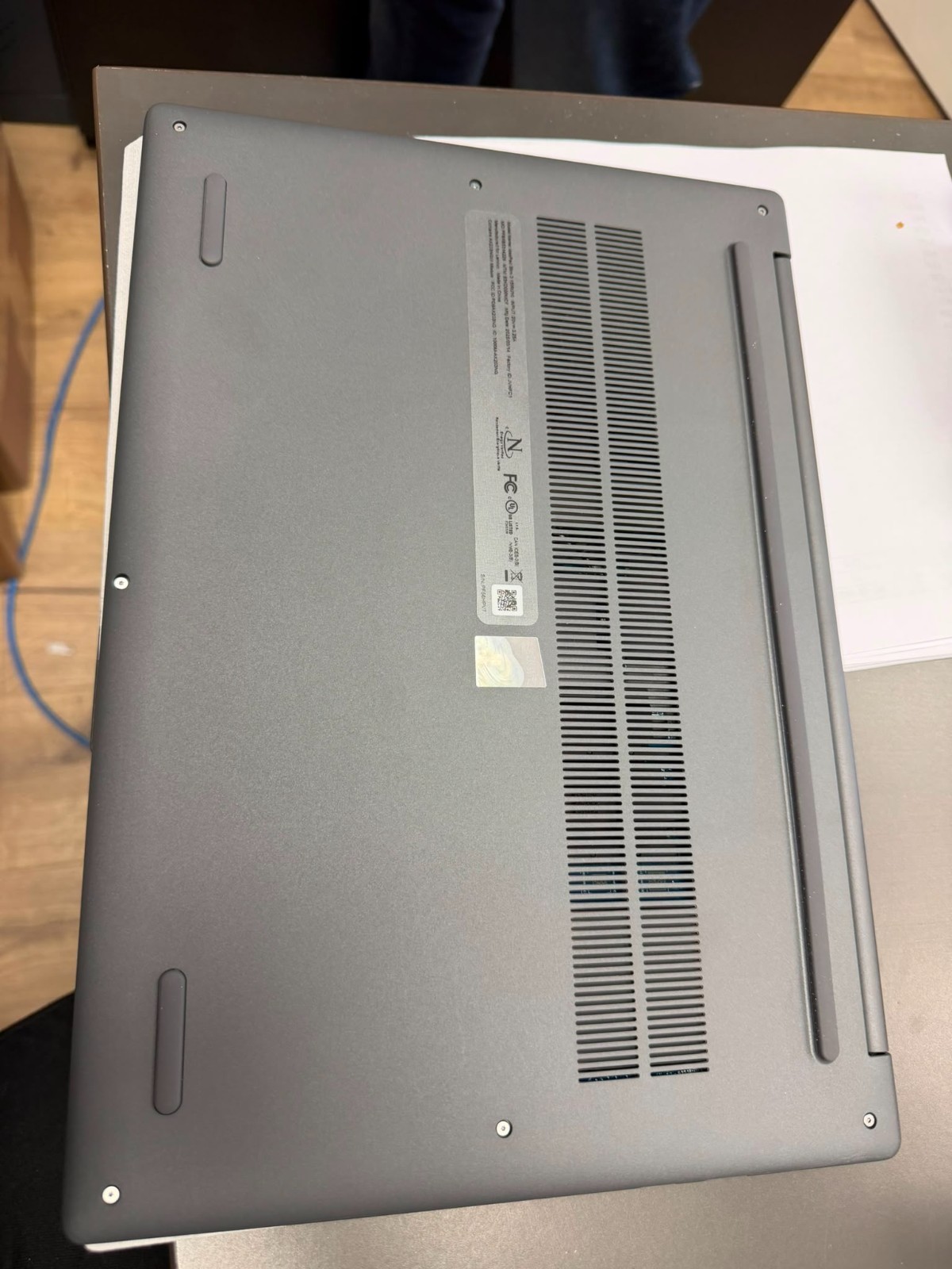 Lenovo IdeaPad Slim 3 Core 3 100U 8GB RAM 512GB SSD **LCD BROKEN**