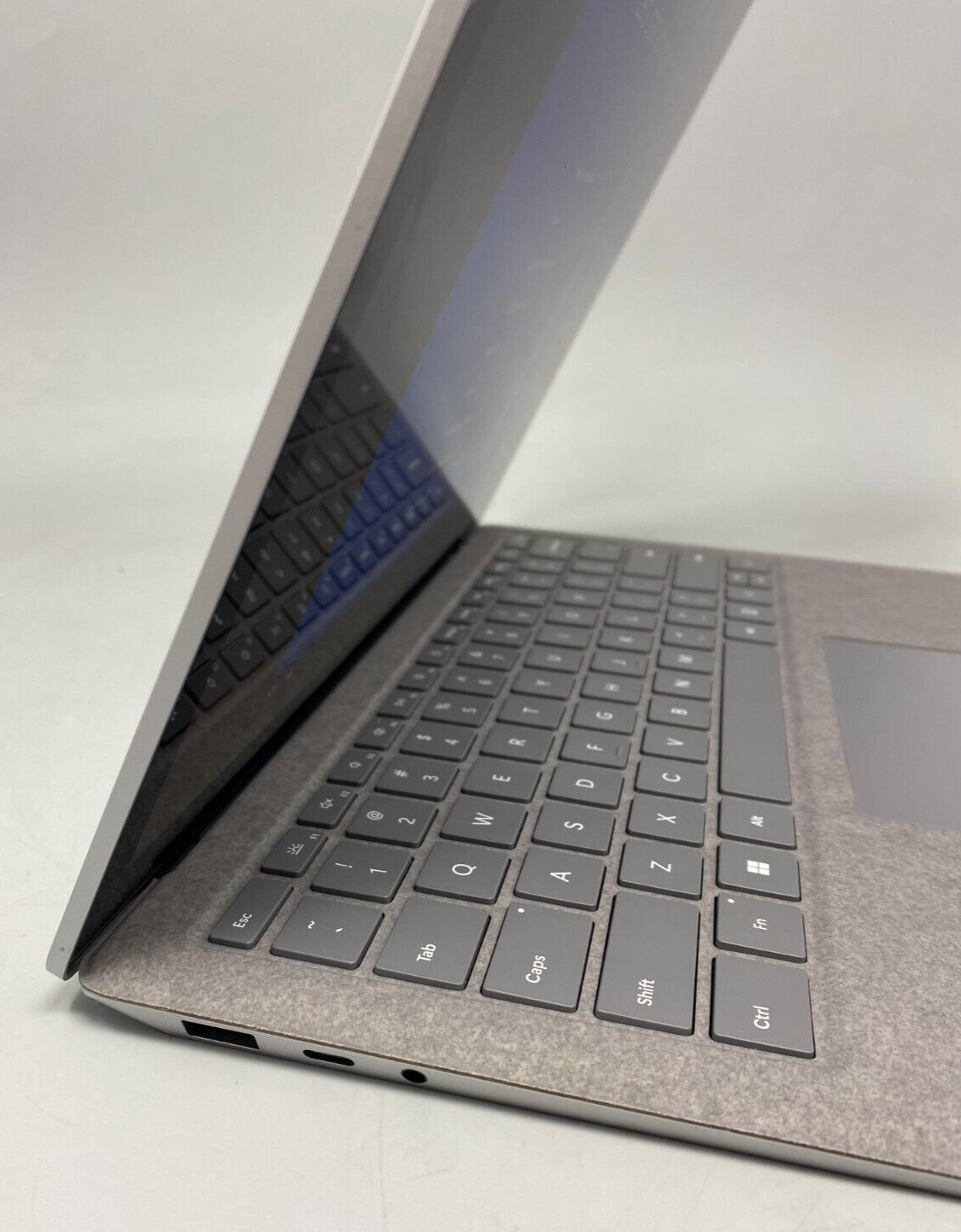 Microsoft Surface Laptop 4 1950 i5-1145G7 2.6GHz 256GB SSD 16GB DDR4 SLV C/Dent