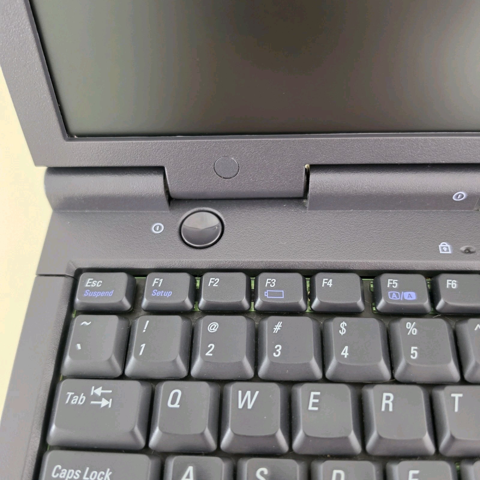 RETRO 14.1″ VINTAGE DELL Latitude CPt C4000GT Laptop – 64MB RAM – 4.86GB HDD