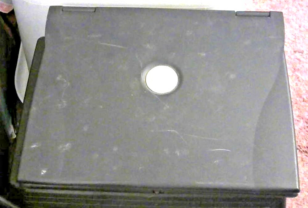 Older Dell Laptop computer for parts orr repair