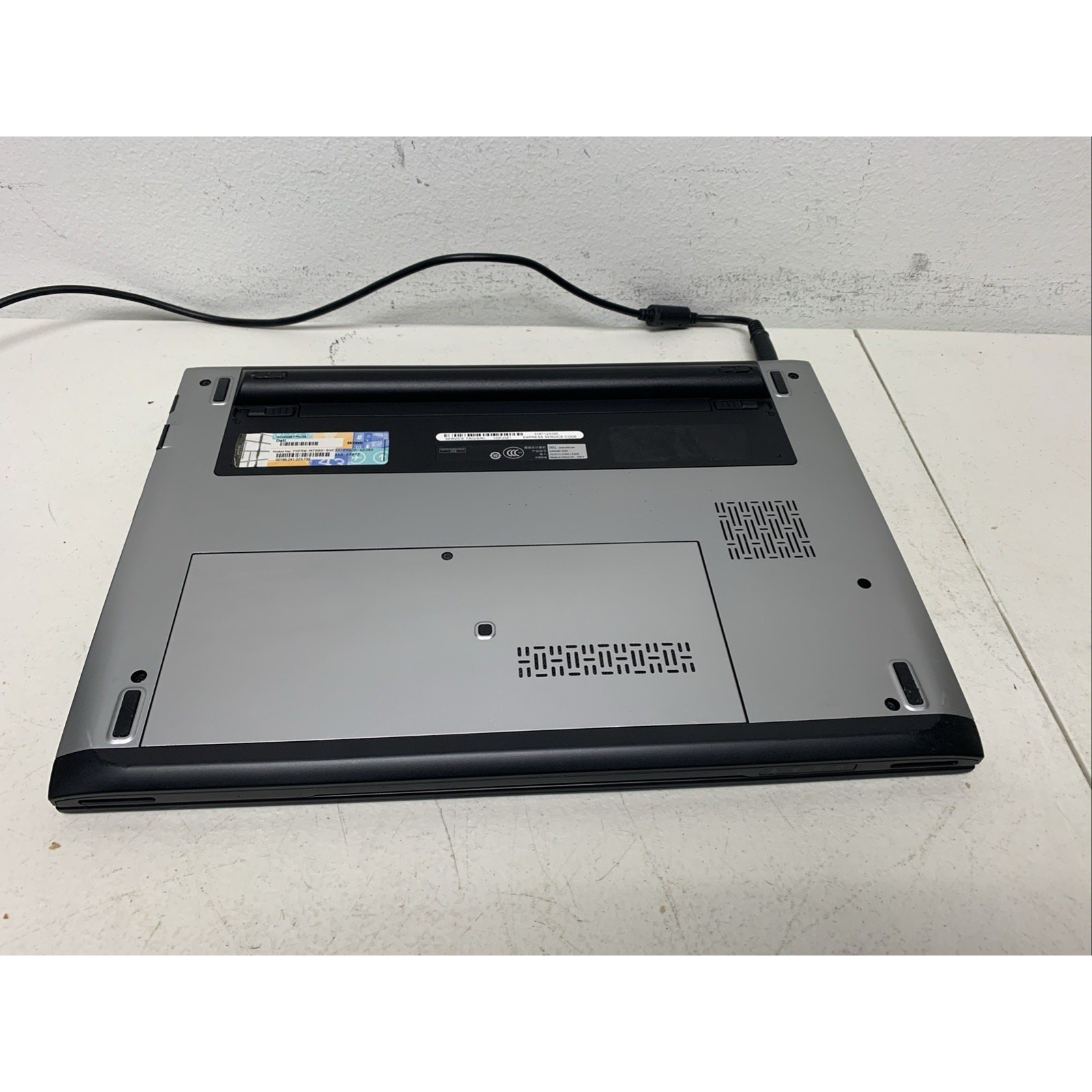 dell latitude 3330 Celeron (R) 1017U 4GB RAM 320 GB HHD WIND 10 Pro Need Battery