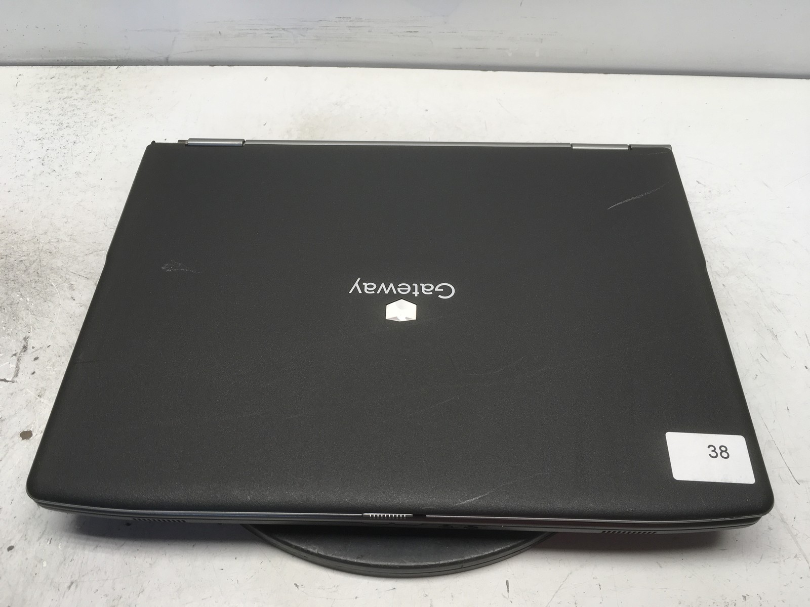 Gateway MT6707 Intel Core 2 Duo T2300 1.66GHz 2 GB NO HDD No Batt