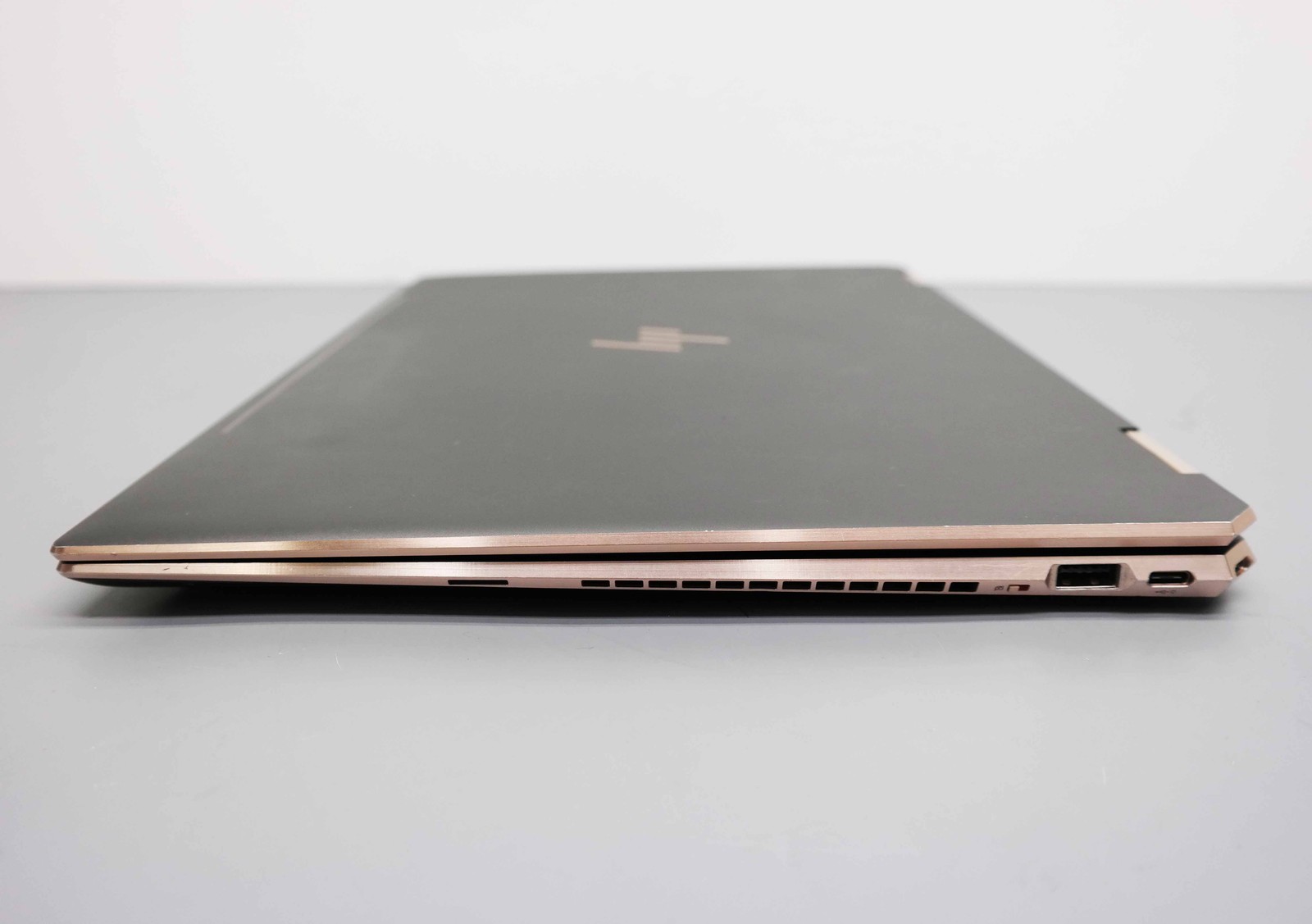 HP Spectre x360 15-DF1043DX 15.6″ Core i7-10510U 16GB 1TBSSD MX250