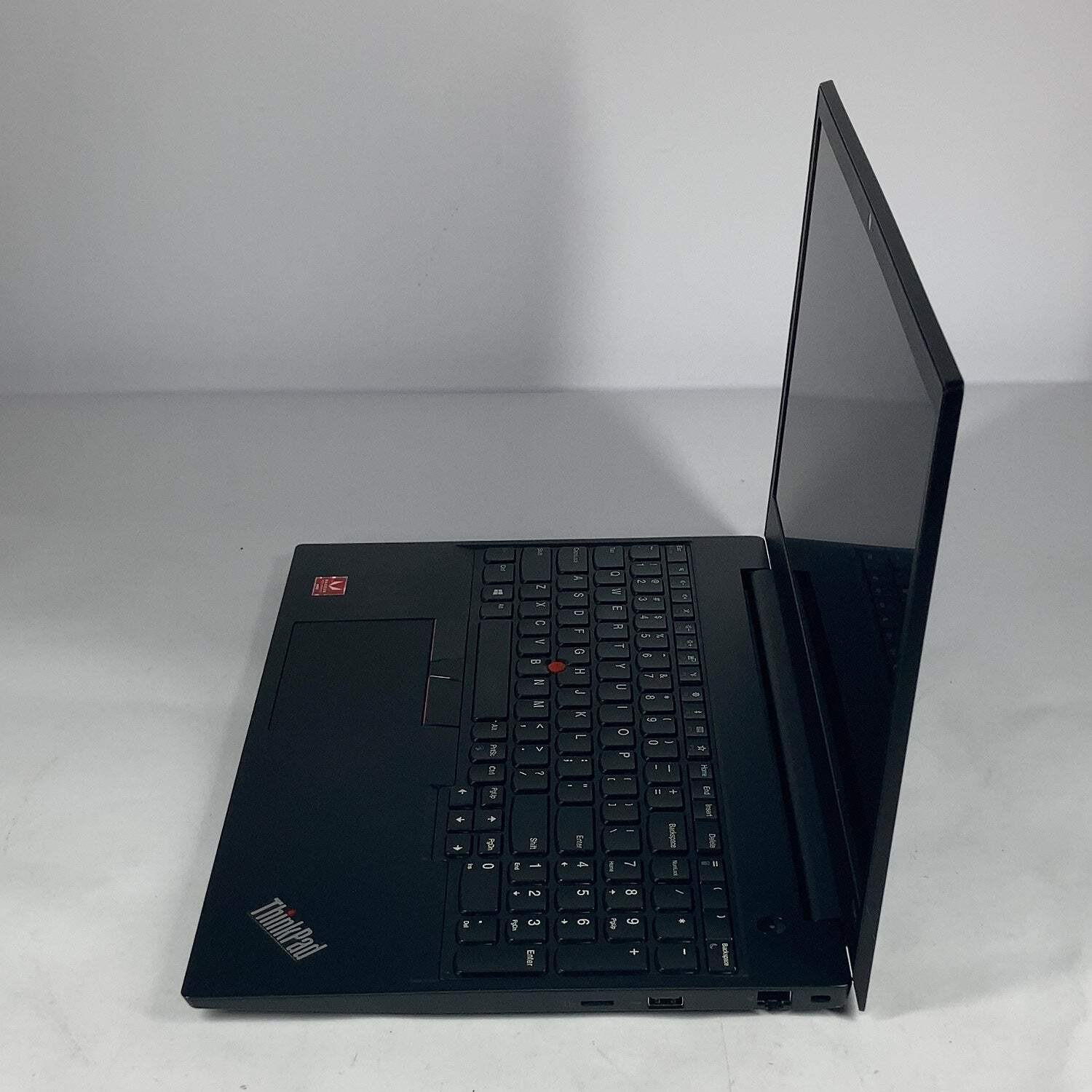 Lenovo ThinkPad E595 20NF001HMH 15.6″ Ryzen 7 3700U 2.3GHz 8GB RAM 512GB SSD