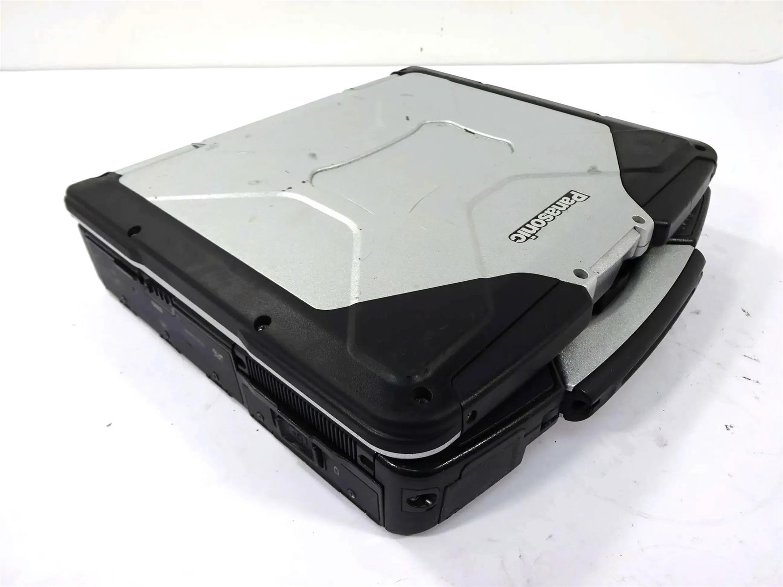 Panasonic Toughbook CF-31 MK6 Core i5-7300U 2.6GHz 8GB RAM – No HDD