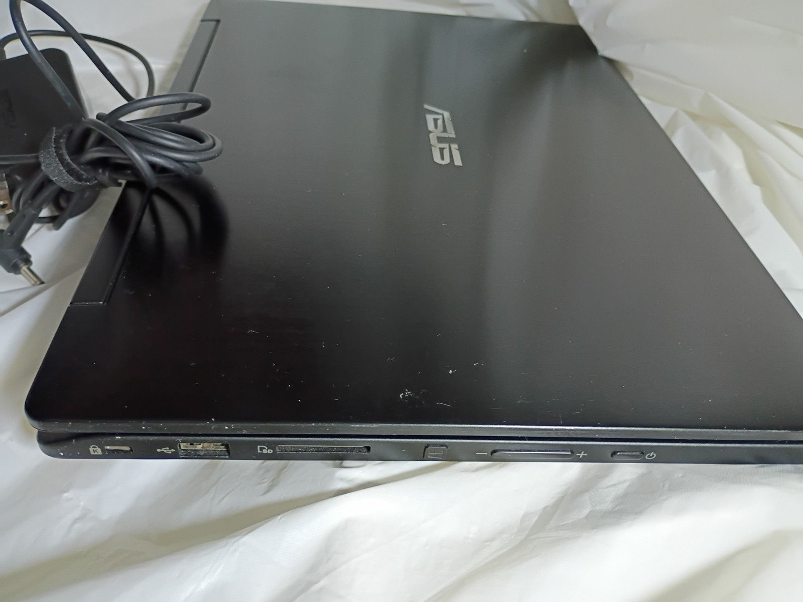 ASUS Q302LAB 13.3″ Touchscreen 2-in-1 Laptop i3 6GB 500GB Win10 w/Chg