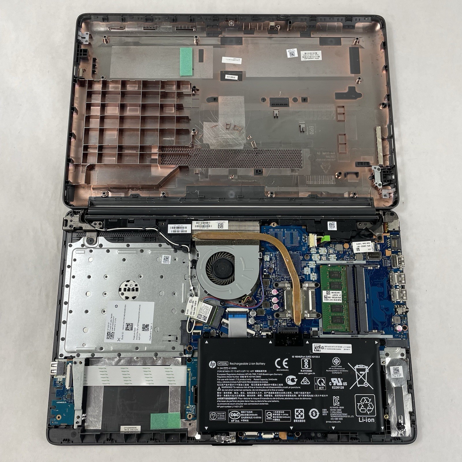 HP 255 G7 15.6″ Ryzen 3 2200U 2.50 GHz 8 GB RAM No SSD/OS/AC – Scratched