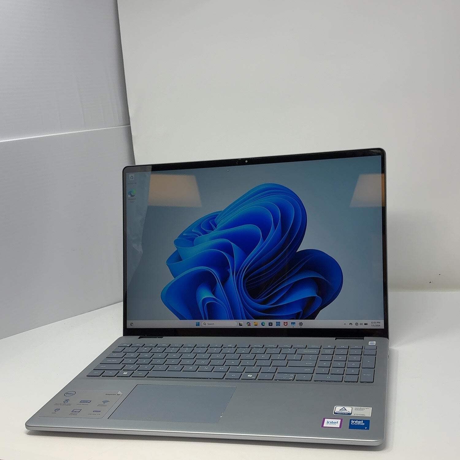 Dell Inspiron 5640 16″ Core 7 150U 1.8GHz 16GB RAM 1TB SSD – Read Description