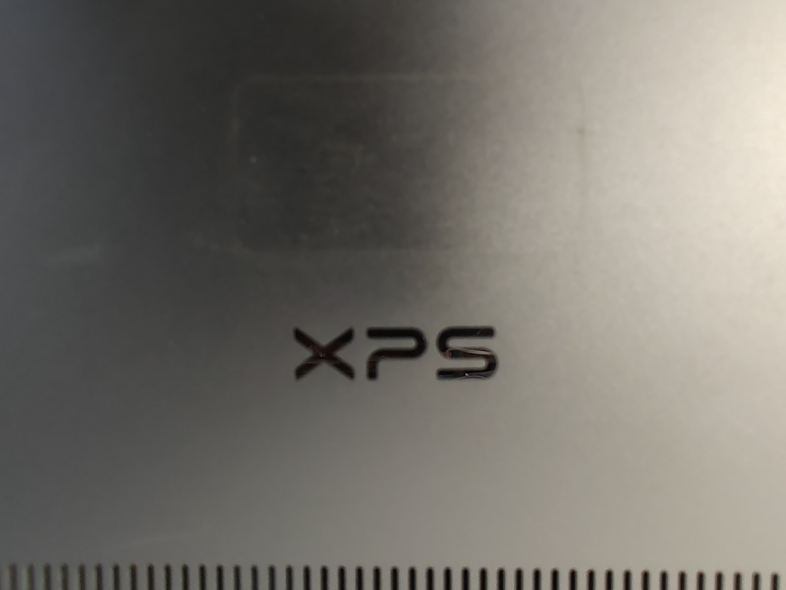 Dell XPS 13 7390 13.3″, i7-10710U – 16GB DDR4 256GB SSD