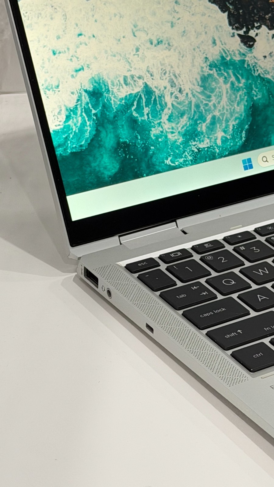 HP EliteBook x360 1040 G8 | 14″ FHD Touch 2IN 1 /i7-1185G7/16GB/512GB/WIN 11 PRO