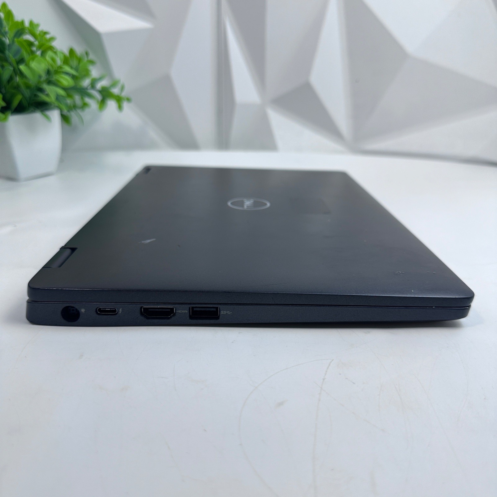 Dell Latitude 5300 2-in-1 13.3″ FHD Laptop, i7-8665U, 16GB RAM, 512GB SSD