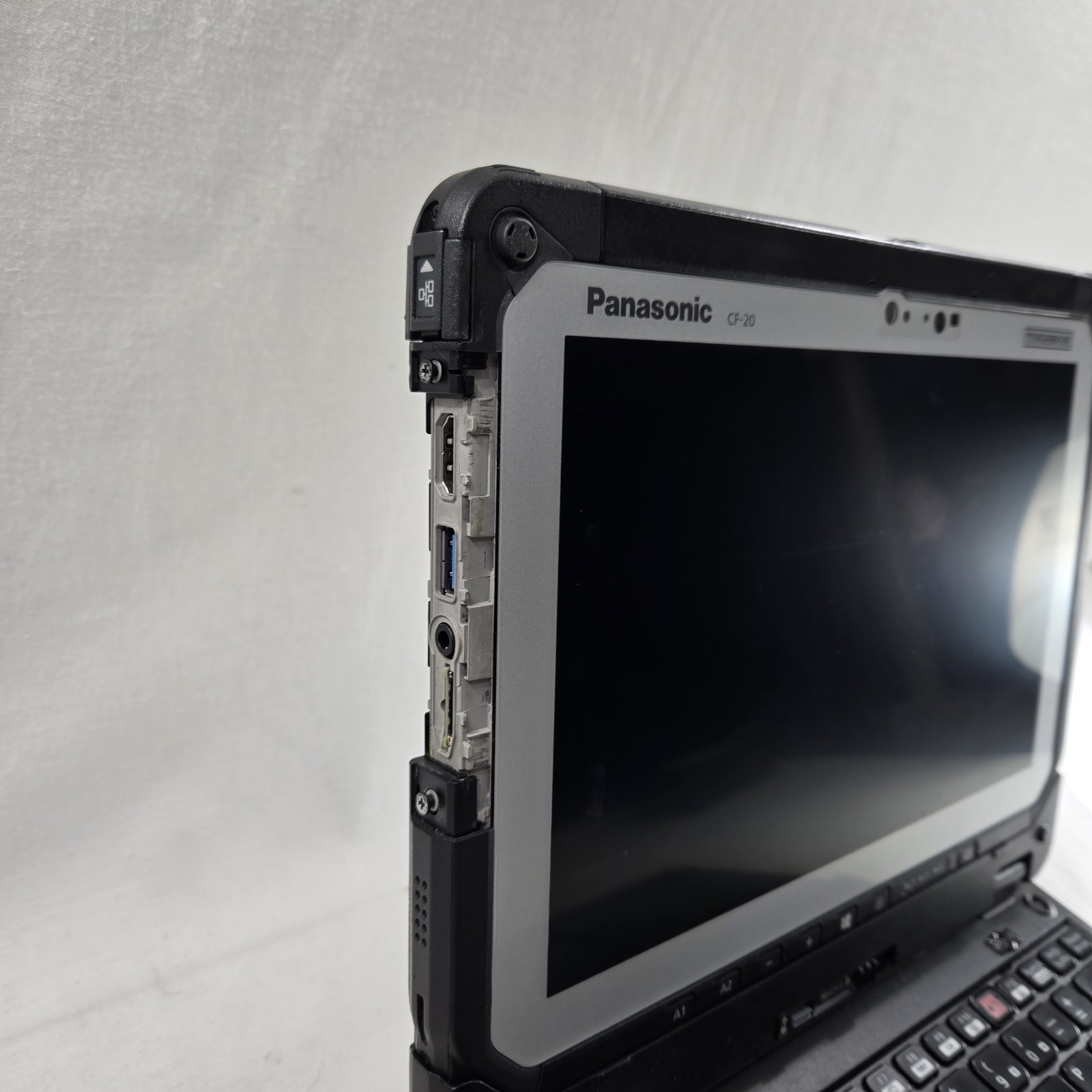 Panasonic Toughbook CF-20 10.1″ i5-7Y57 1.20GHz 256GB SSD 8GB 4G | Grade C