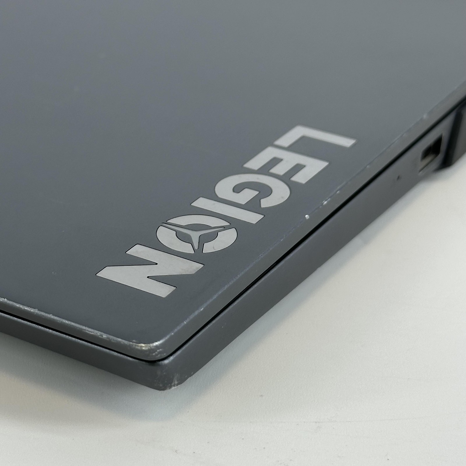Lenovo Legion 7i 15.6 240Hz FHD i7-10750H 2.60GHz 32GB 2TB RTX 2070 Super Max-Q