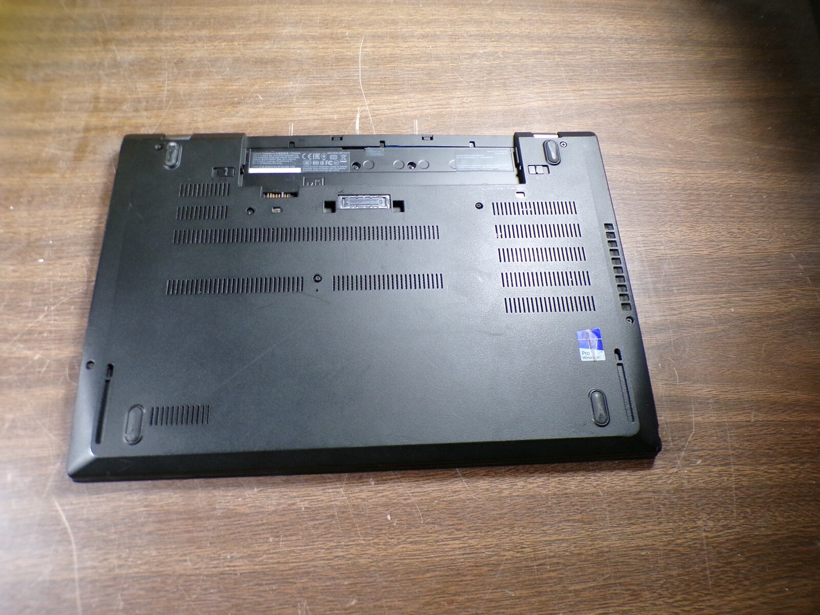 THINKPAD LENOVO T570 INTEL CORE i5-6300U 2.40GHZ 4GB RAM **NO HD/ NO CADDIE