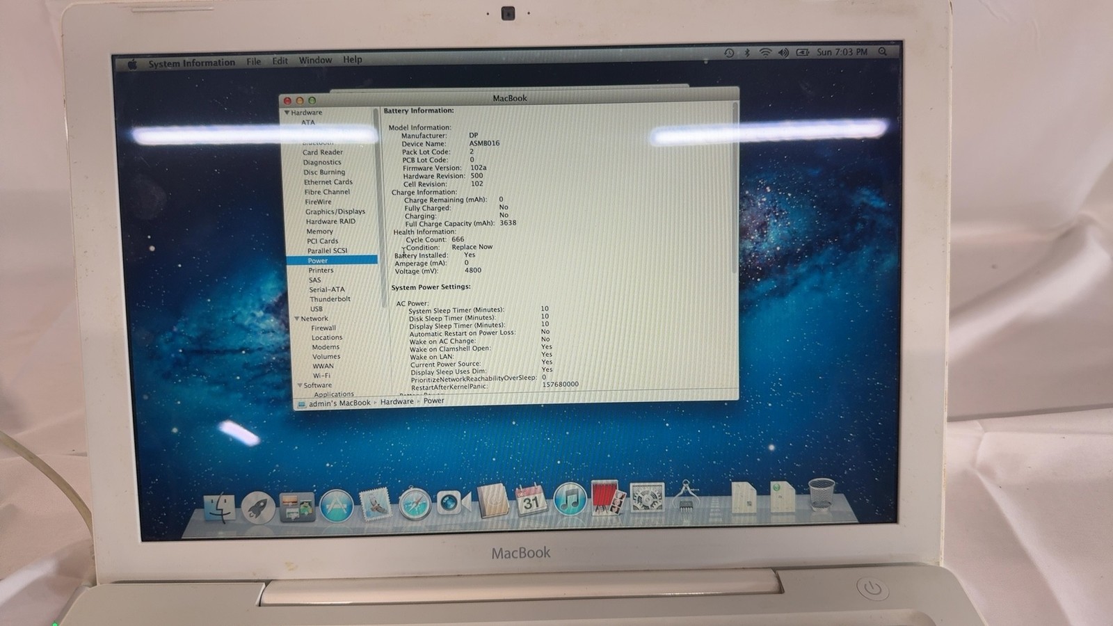Apple MacBook 2.16GHz Intel Core 2 Duo 2GB DDR2 120GB HDD 13.3″ White