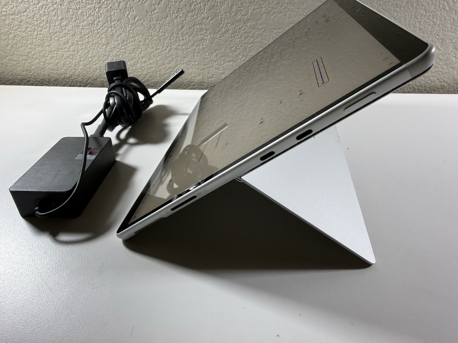 Microsoft Surface Pro 8 (1982) i5-1145G7 – 16GB RAM – 256GB 120Hz – Win 11 Pro