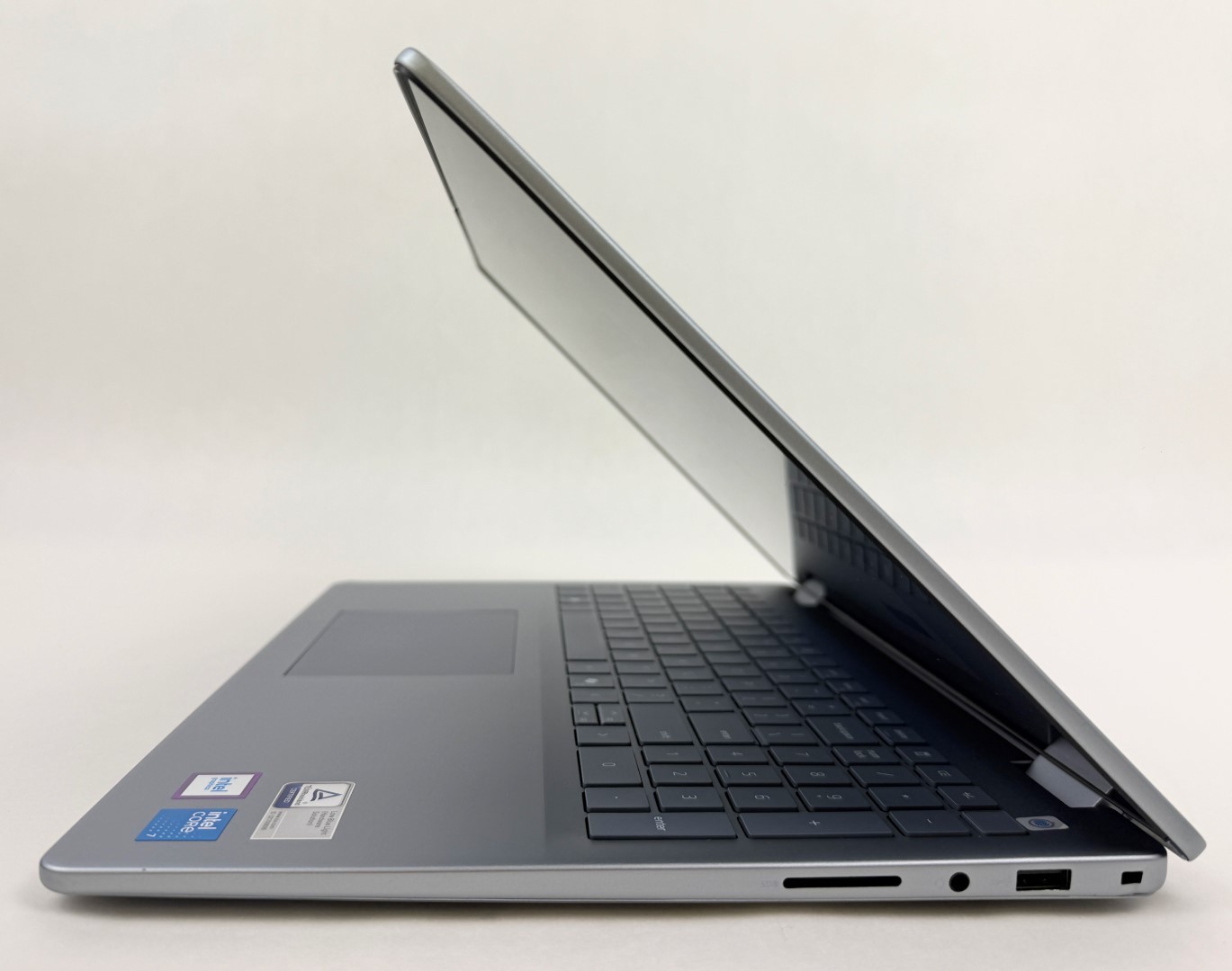 Dell Inspiron 5640 16″ 1920×1200 Touch Core 7 150U 32GB 1TB SSD W11H – Dents