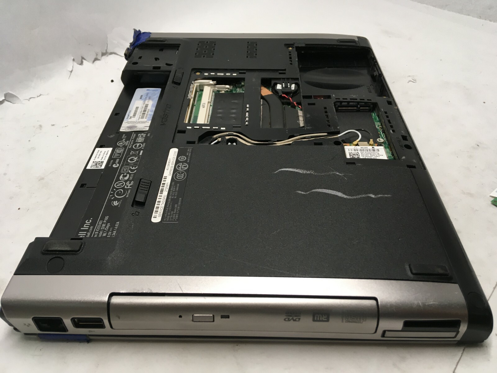 Dell Vostro 3400 14″ Intel Core i5 Laptop For Parts Broken LCD Screen NO HDD JR