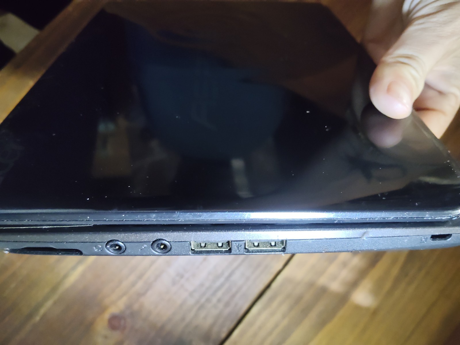 Acer Aspire One Laptop Computer Model ZE6 Windows 7 For * Repair Or For Parts .