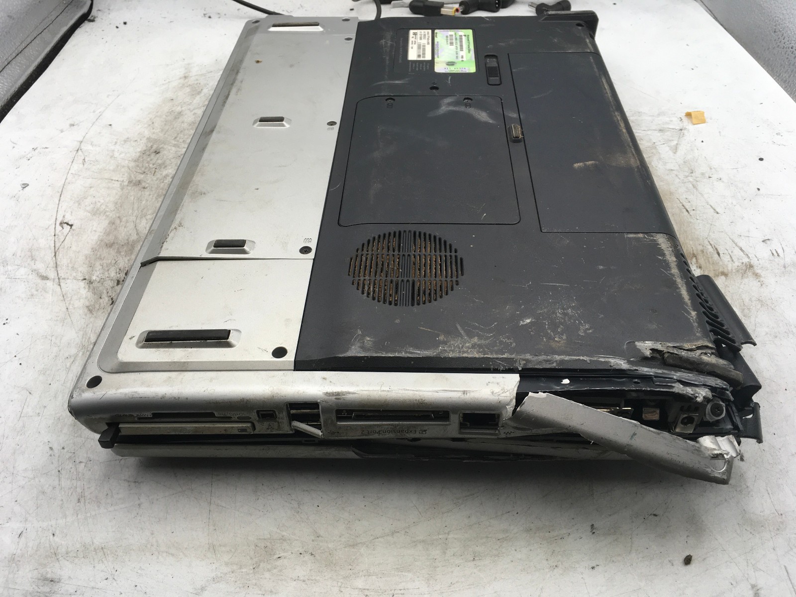 HP PAVILION DV8000 – FOR PARTS/REPAIR – INTEL CENTRINO – 256MB RAM – READ – BB