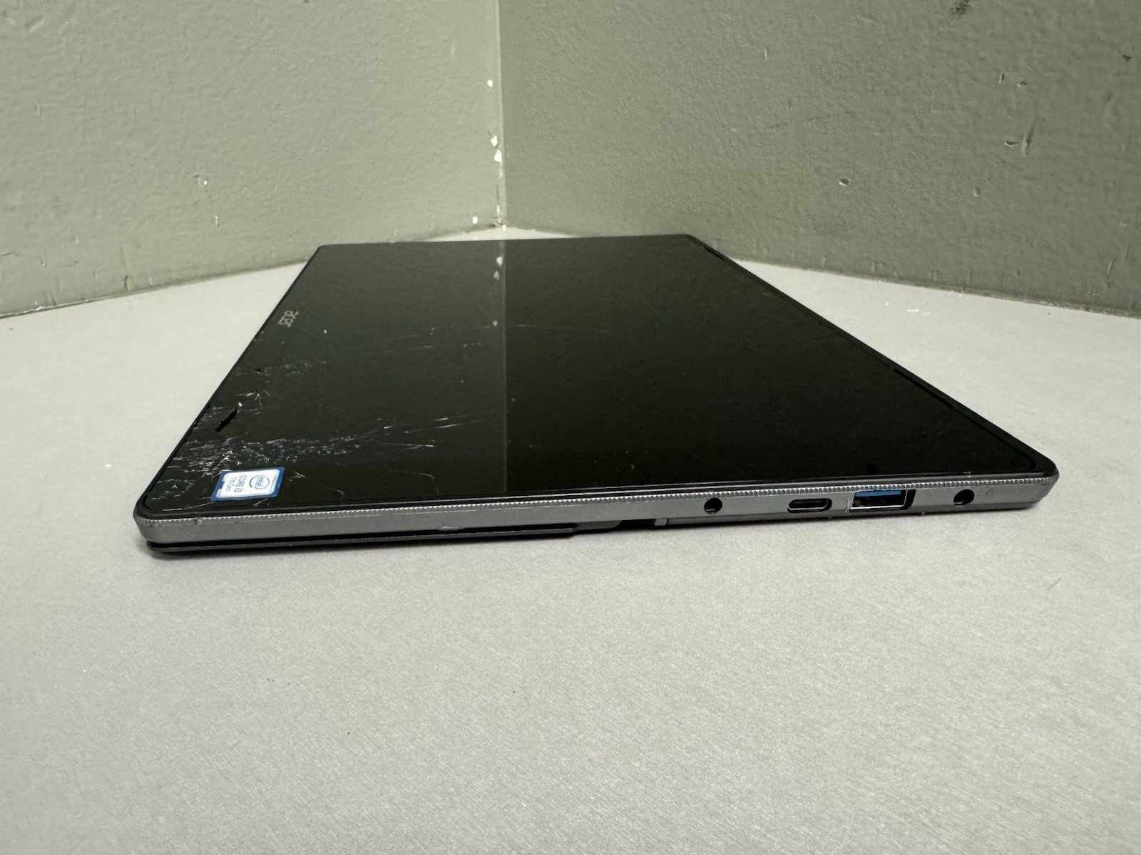 Acer Switch 5 2-in-1 N17P5 Core i3-7130U 2.70GHz 128GB 4GB Ram #2