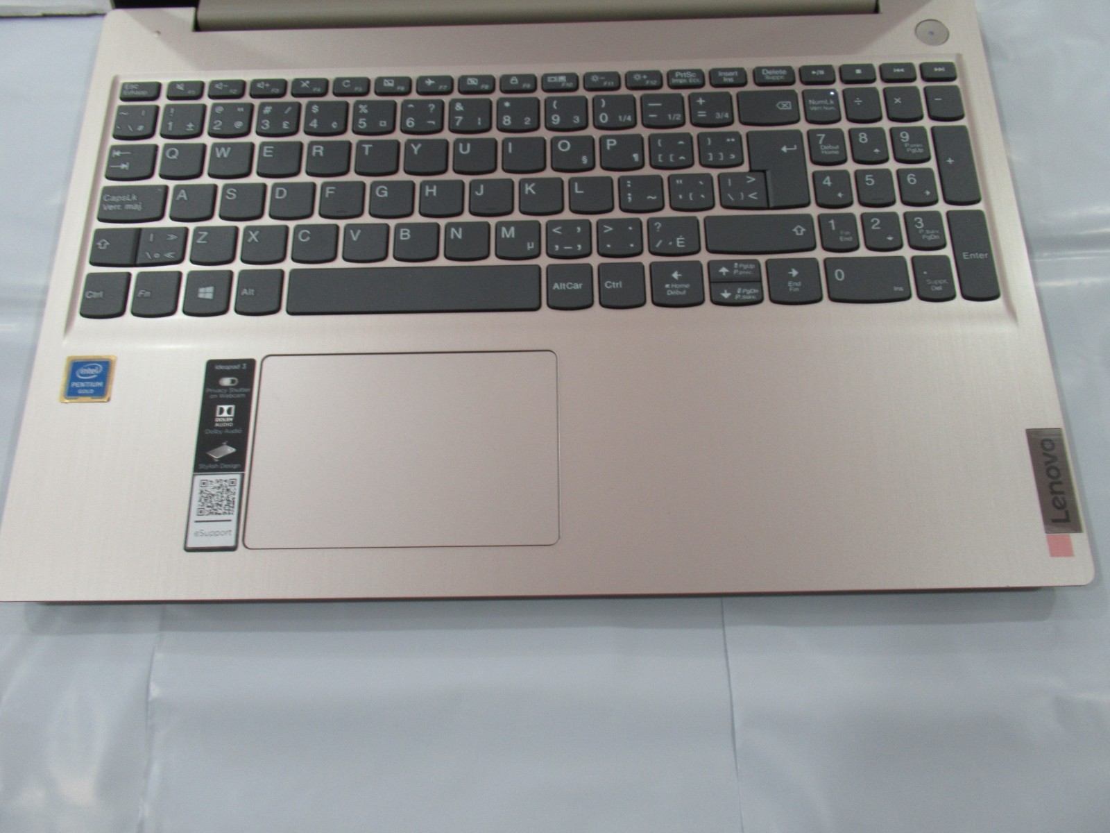 Lenovo Laptop IdeaPad 3 81WB005BCF Intel Pentium 2.40ghz 8gb ram 256ssd WIN10
