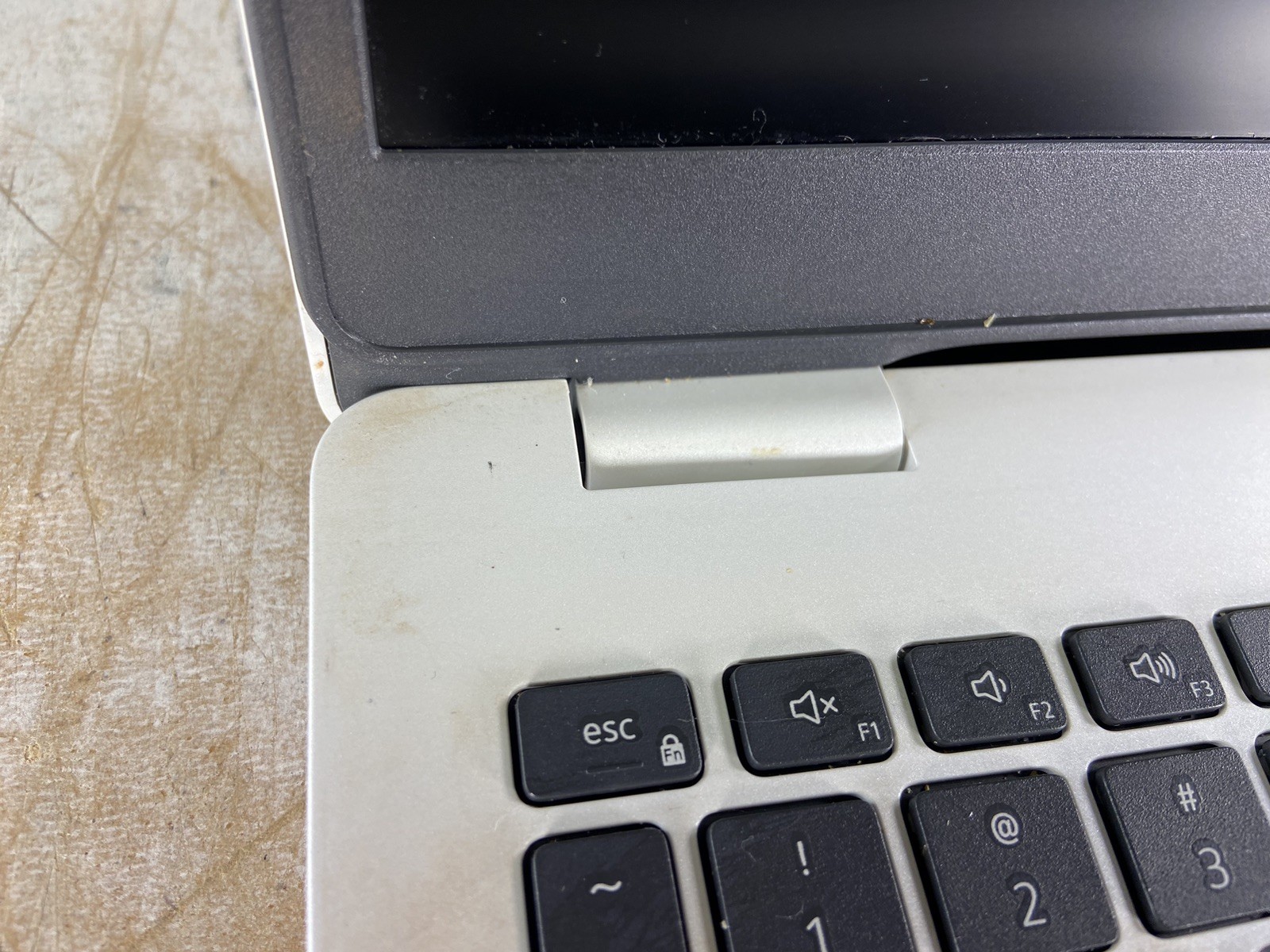 DELL INSPIRON 3505 RYZEN 3 3250U @ 2.60GHz, 16GB RAM, NO HDD/OS – (FOR PARTS)
