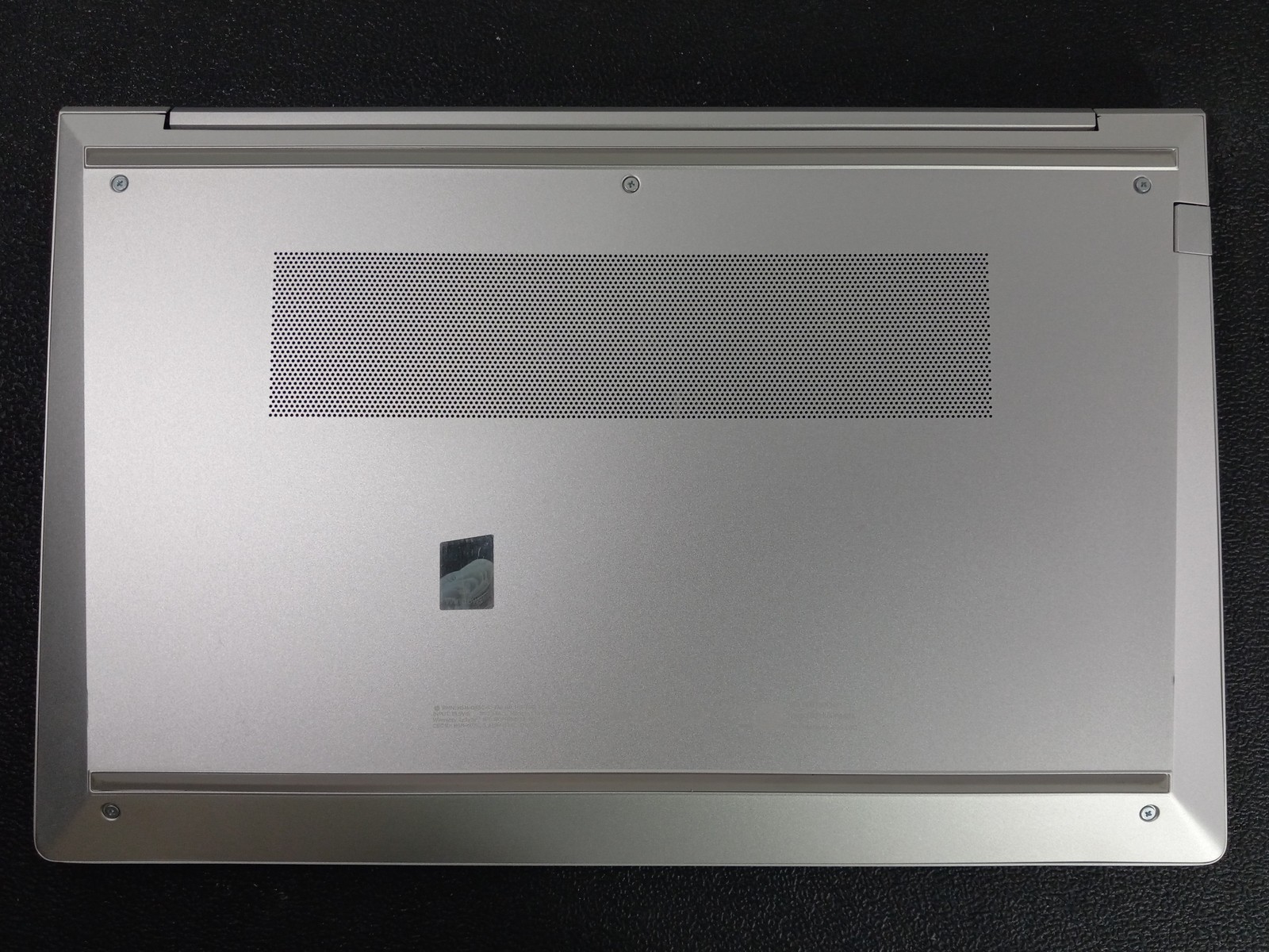 HP EliteBook 655 G10 15.6″ Ryzen 7 7730U 1TB 32GB Touch Laptop w Adapter Win11