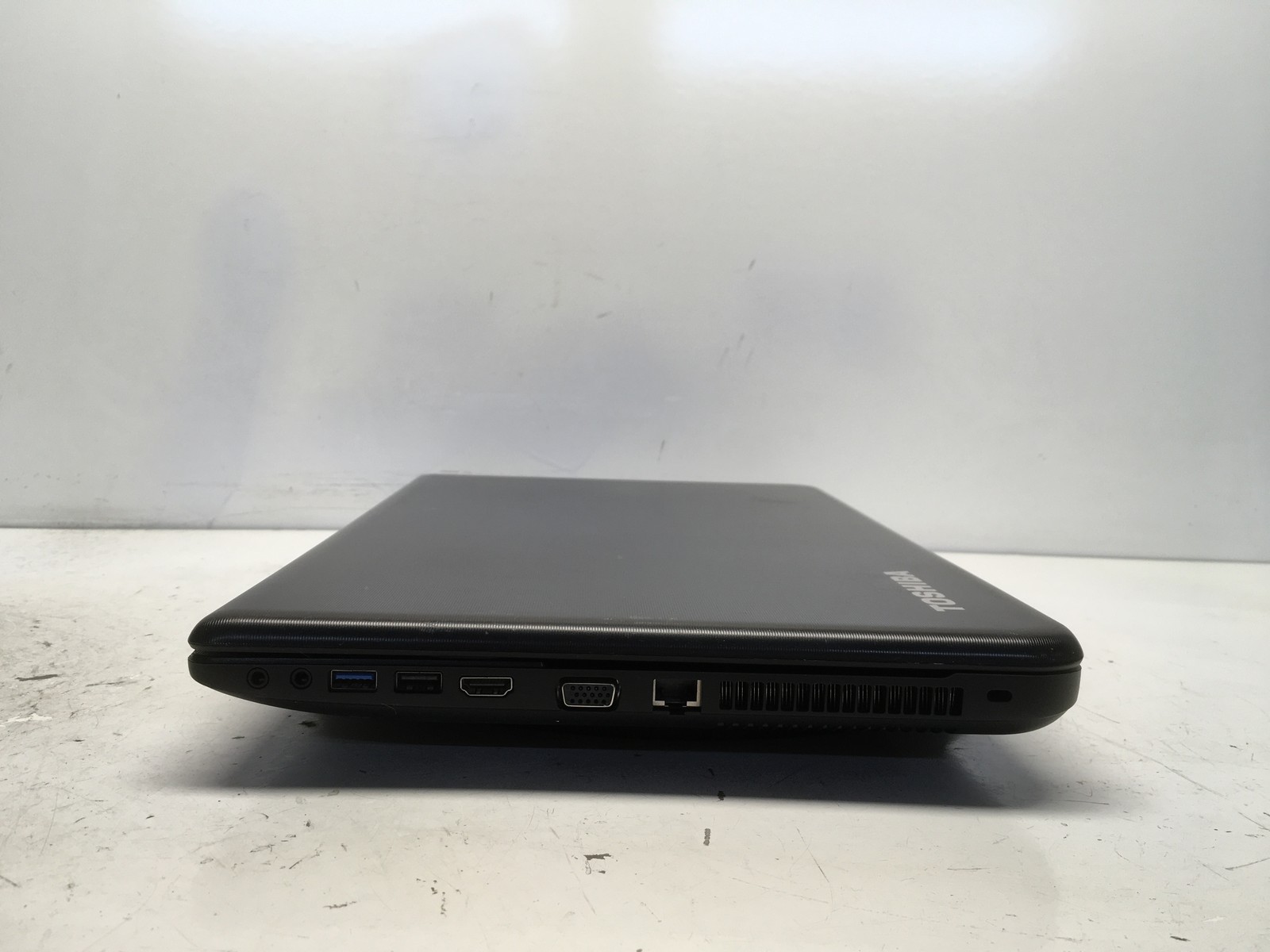 Toshiba Satellite C75D-A7102 AMD A6-5200 2GHz 4 GB NO HDD No Batt