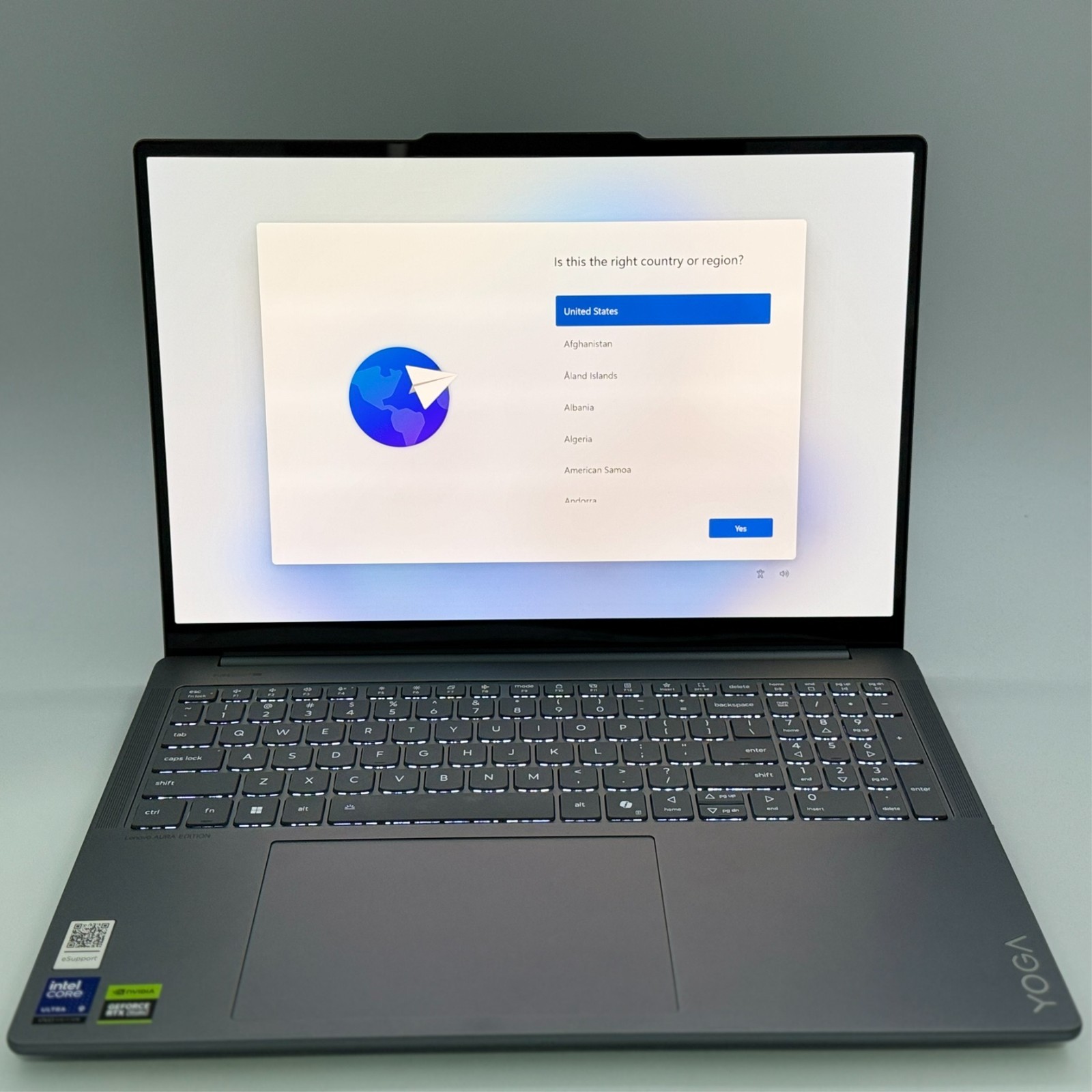 Lenovo Yoga Pro 9i 16″ 2.8K OLED Touch Ultra 9 285H RTX 5050 32GB 1TB Luna Grey