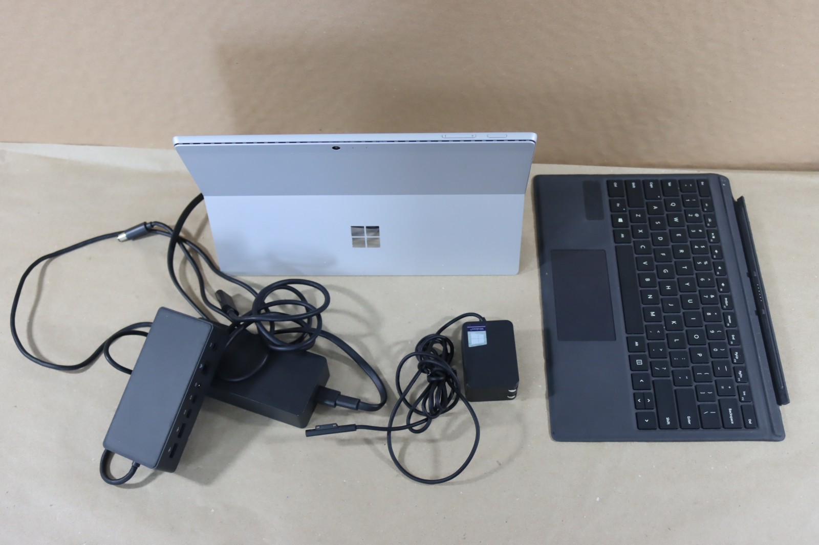 Microsoft Surface Pro 5 i5-7300U 8GB RAM 256GB Wi-Fi + LTE