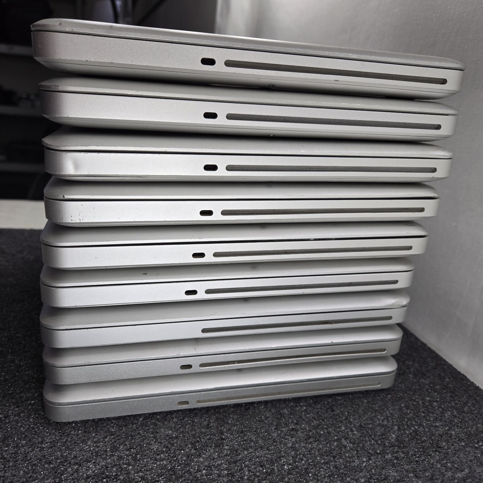Lot of (9) Apple MacBook Pro A1278 Core 2 Duo 2.26GHz – Mixed Ram & HDD – PARTS