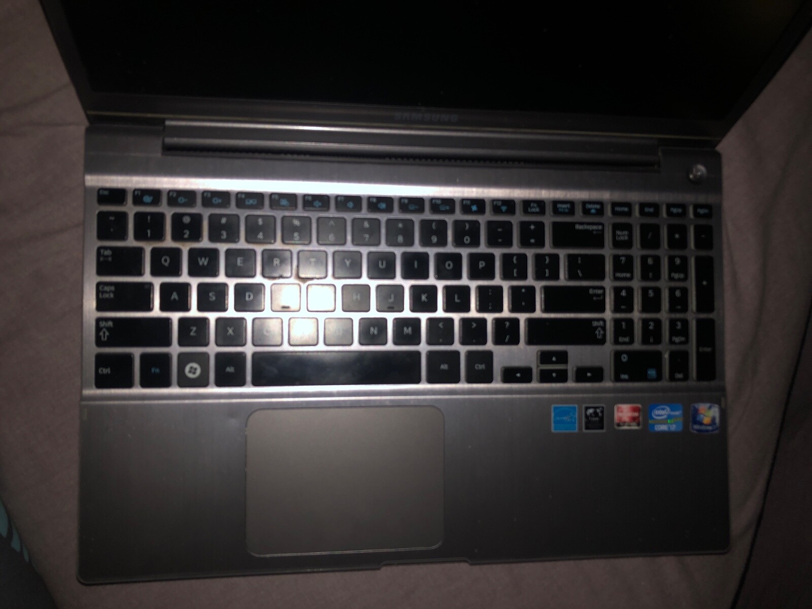 samsung laptop, ok condition it’s a little broke on the side idk what model 