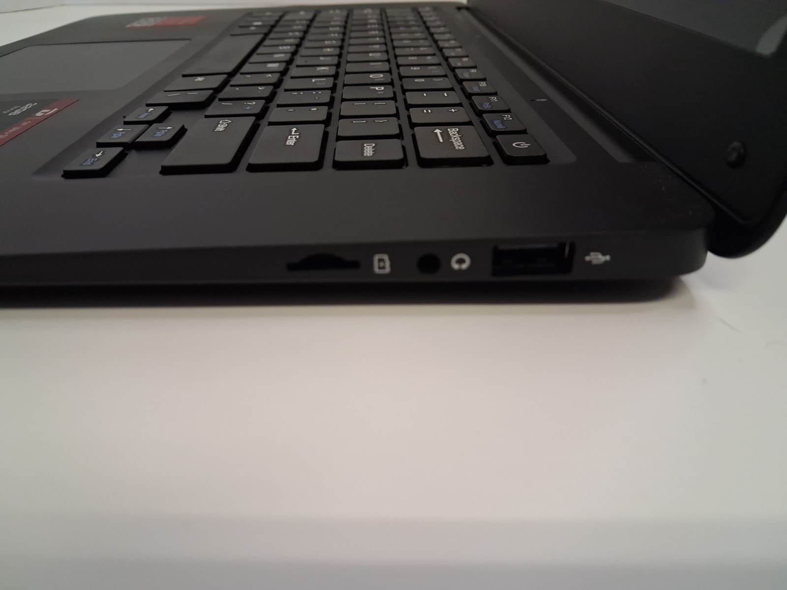 Direkt-tek Ultra Slim Laptop