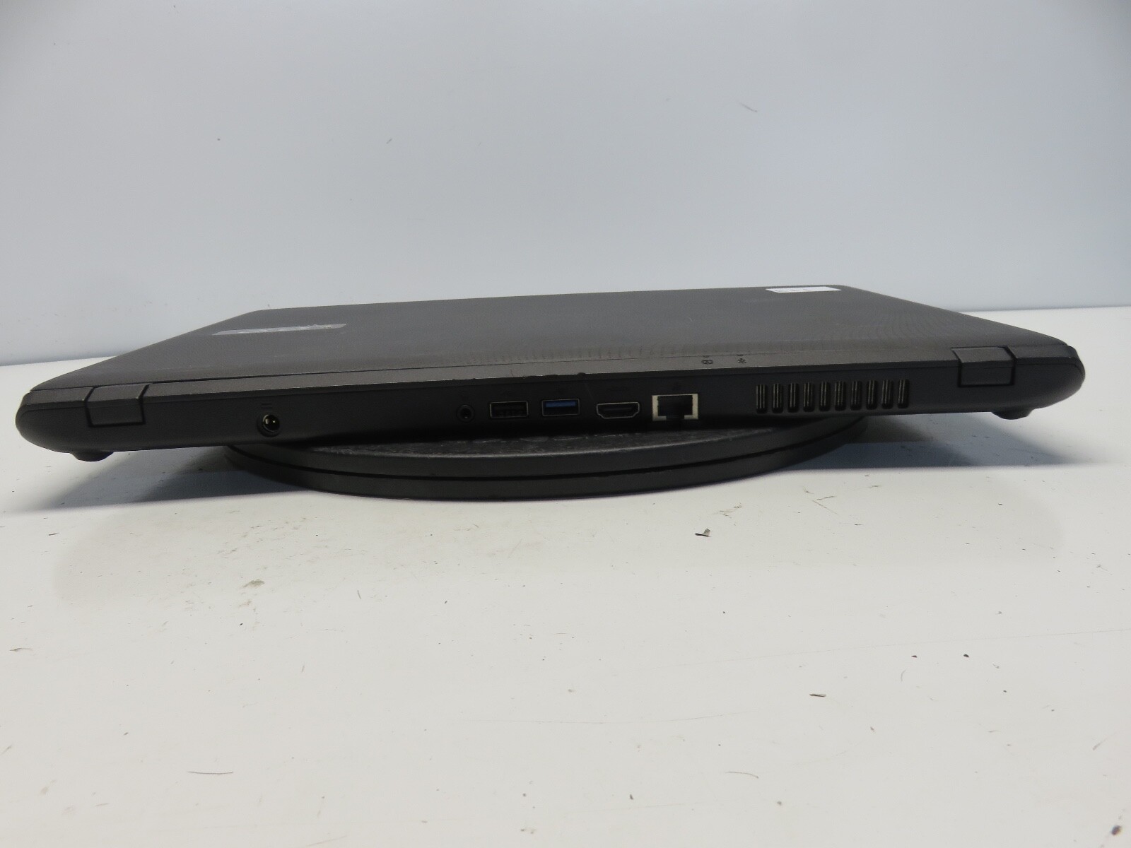 Acer ES 15 AMD Quad-Core Processor E2-6110 1.5GHz 4 GB NO HDD No Batt READ