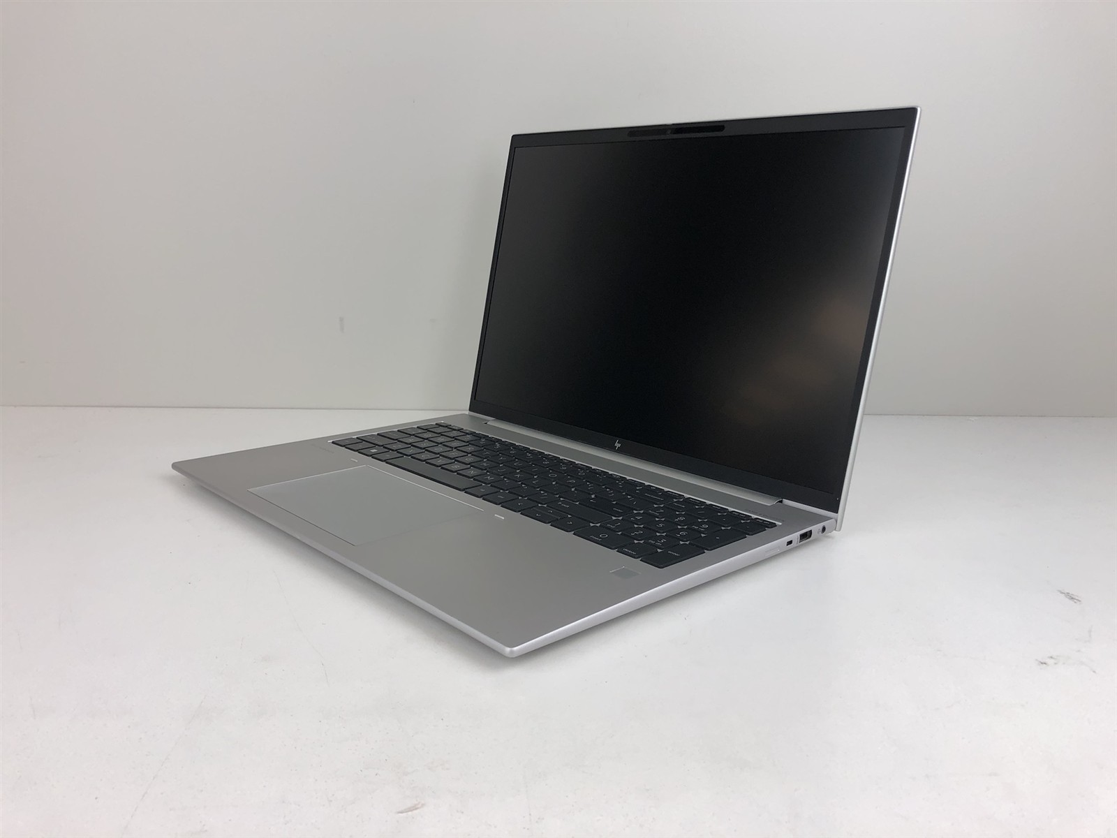 HP EliteBook 865 G10: AMD Ryzen 7 PRO 7840U 3.3GHz – 32GB – 512GB