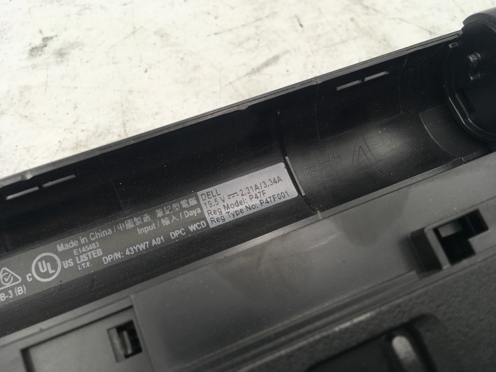 DELL LATITUDE 3559 – FOR PARTS/BAD LCD – INTEL I3 5015U – NO RAM – READ DESC -BB