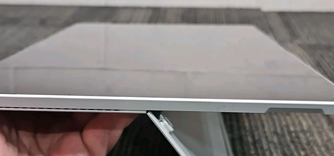 Microsoft 1724 Surface Pro 4 128G with Keyboard – FOR PARTS-BAD BATTERY