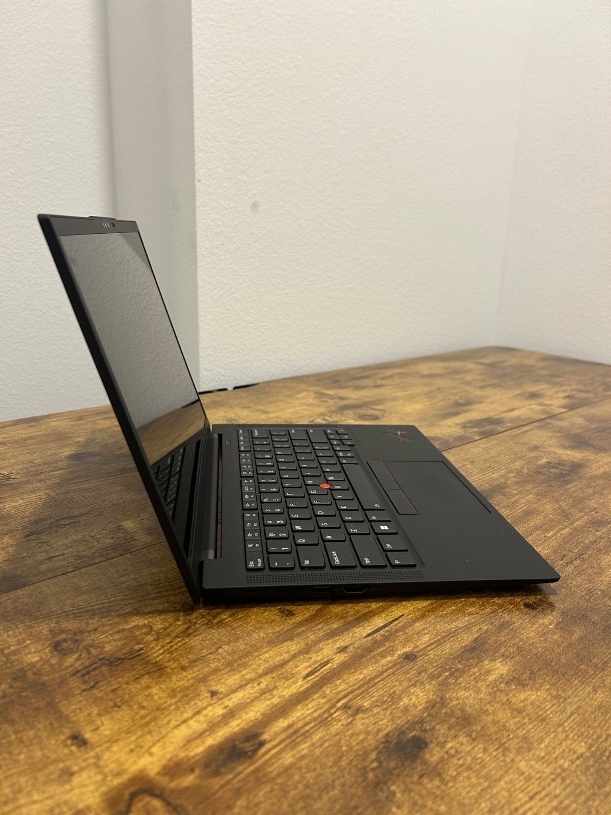 Lenovo ThinkPad X1 Carbon Gen 10 14” (512GB SSD, Intel Core i7-1270P,…
