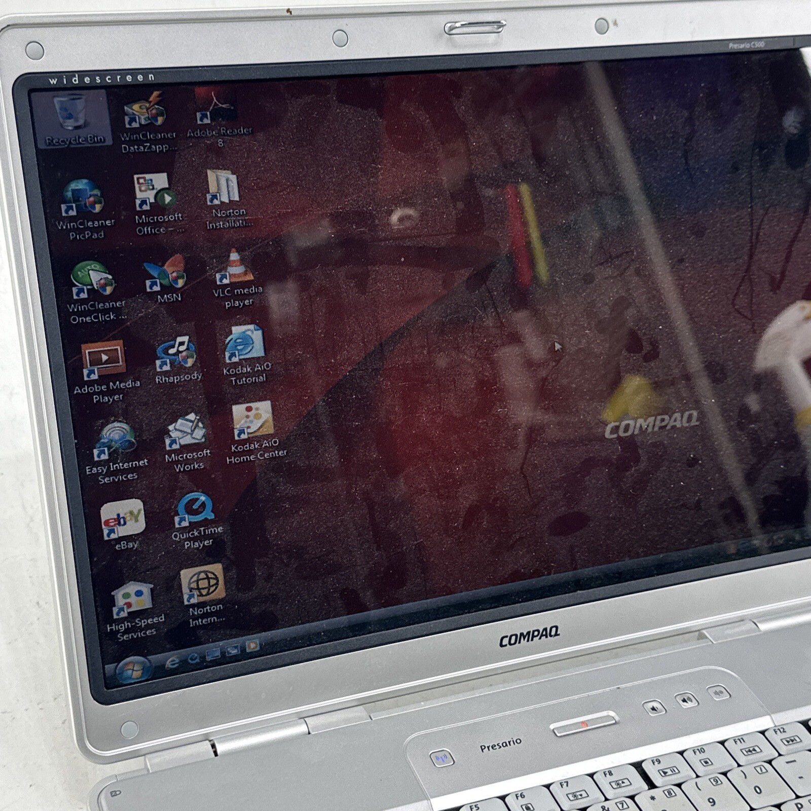 Hewlett-Packard ￼HP Compaq Presario C500 Comes With Ac Adaptor