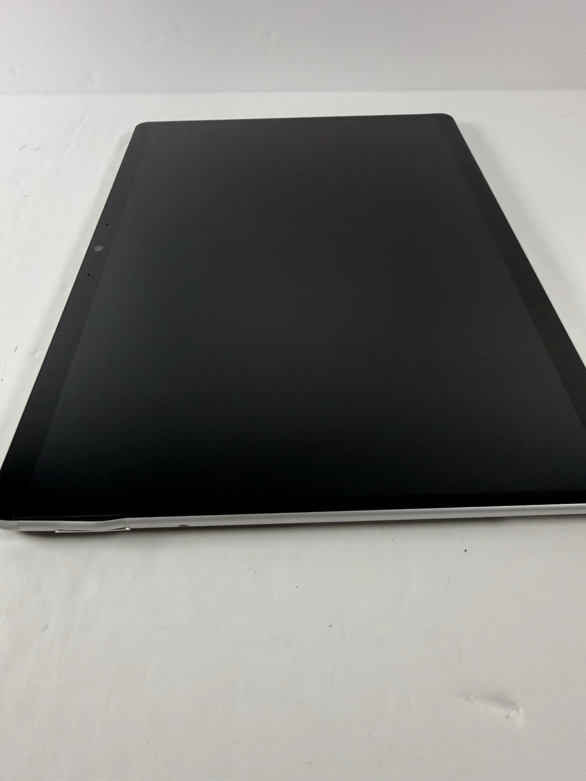 Microsoft Surface Pro 8 (1982) i5-1145G7 – 16GB RAM – 256GB 120Hz – Win 11 Pro