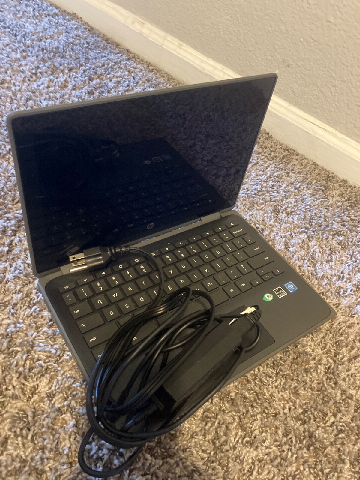 hp laptop touch screen black , good condition , downloaded , charger included