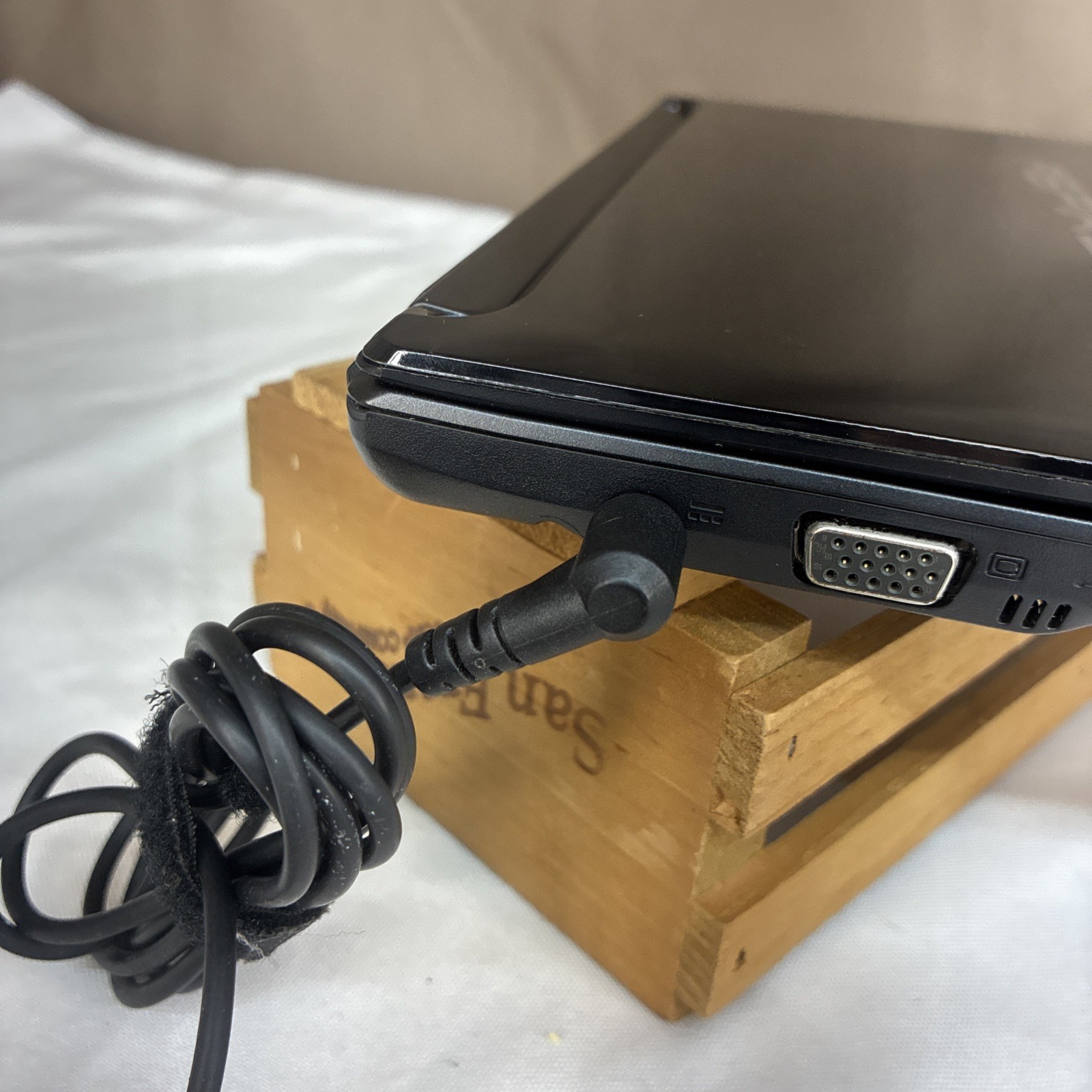 Acer Aspire One D250 Kav60 Laptop Computer Bad screen- For Parts Or Repair