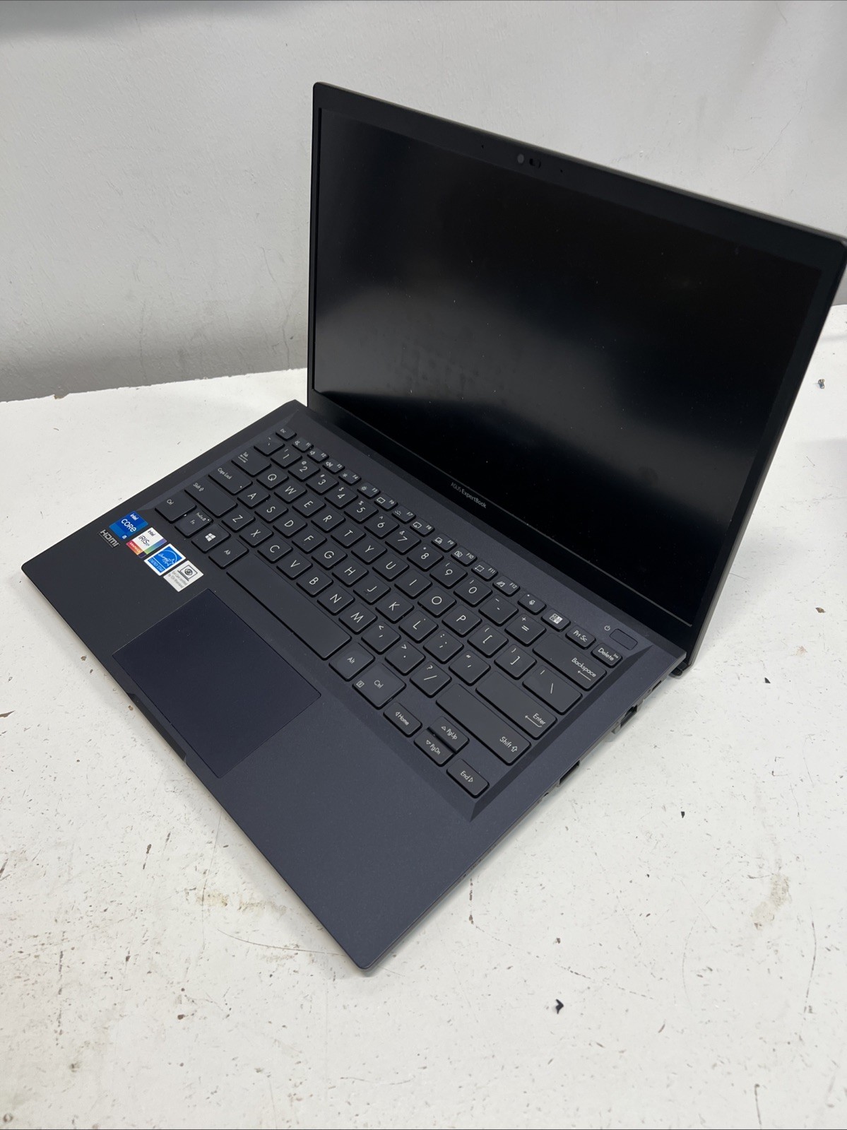 ASUS 2x i5-1135G7 | 1x i5-4200U | 1x i5-7200U | 1x R3-3200U | 1x Pen 4415U