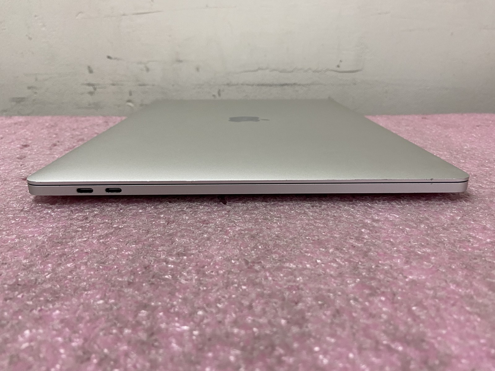 Apple MacBook Pro 2019 A1990 15.4″ i7-9750H 32GB RAM 512GB SSD *Read* – CLP43A