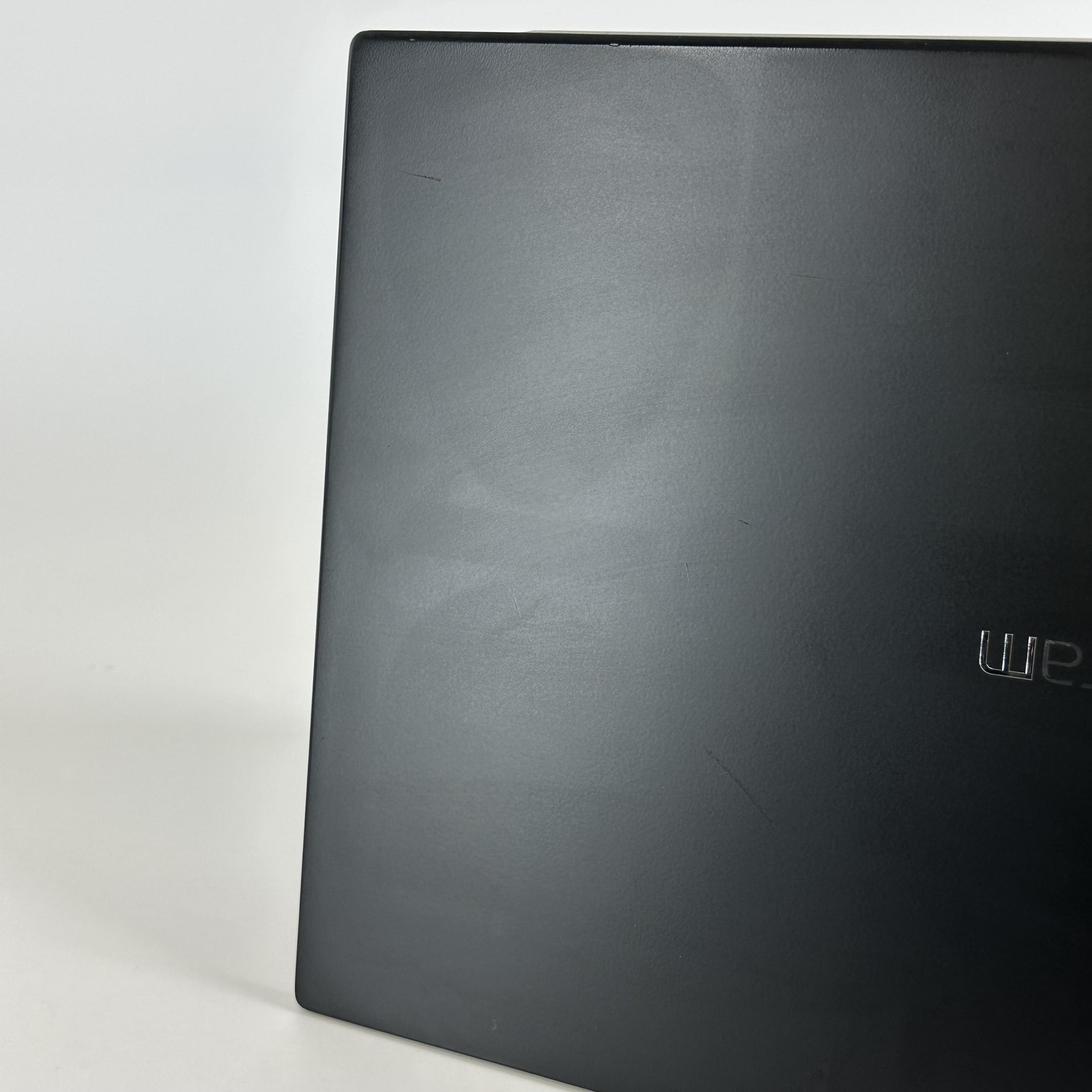 LG Gram 14 Black FHD+ 2.1 GHz i7-1260P 16GB 512GB SSD Good – No Feet
